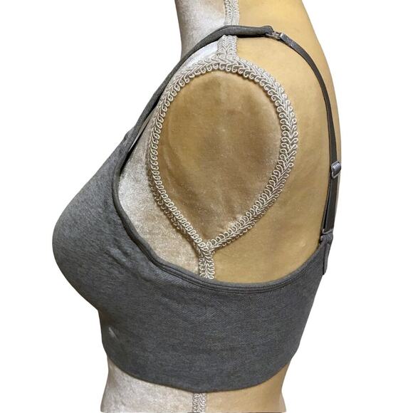 Puma NWOT Light Grey Seamless Sports Bra Women M - Picture 5 of 10